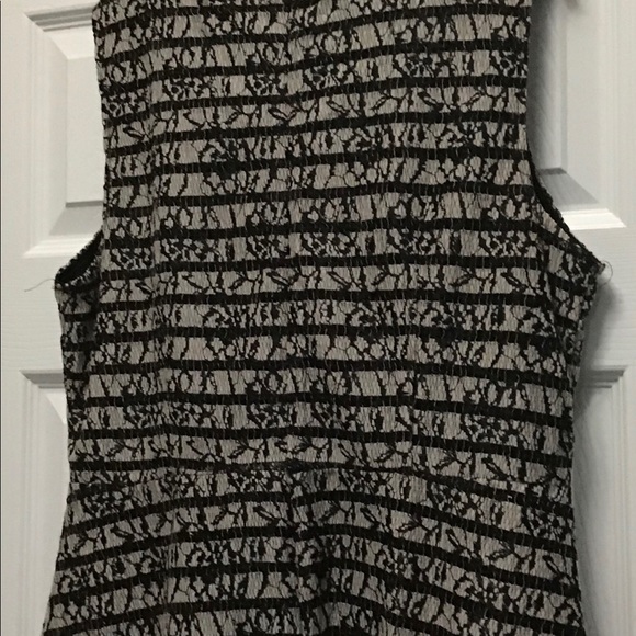 Never worn with tags Dress black and white - Picture 8 of 9